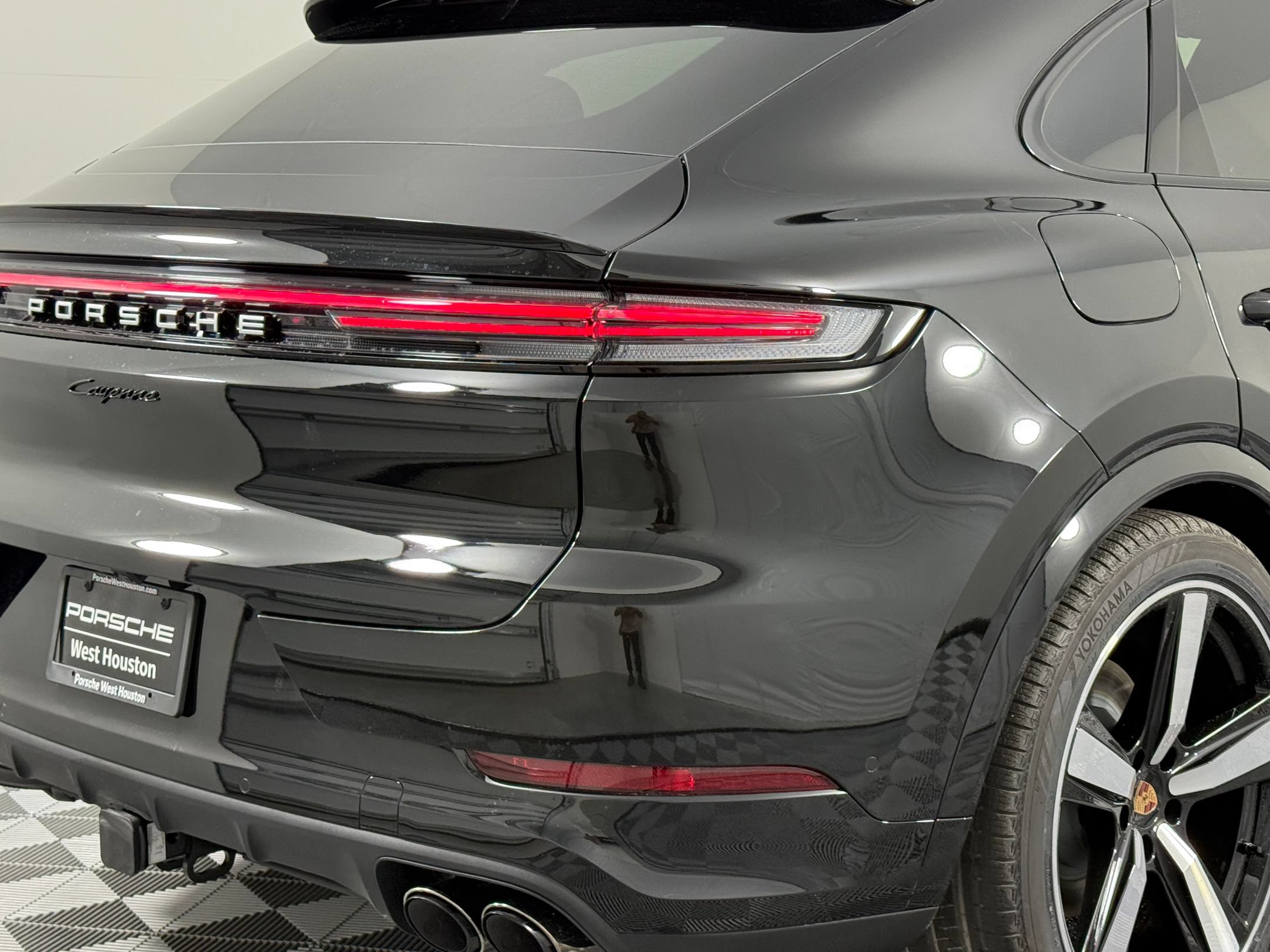 Certified 2026 Porsche Cayenne E-Hybrid Coupe AWD/4WD image 13