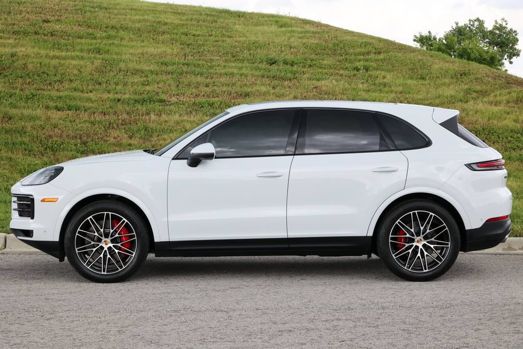 Certified 2025 Porsche Cayenne S AWD/4WD image 2