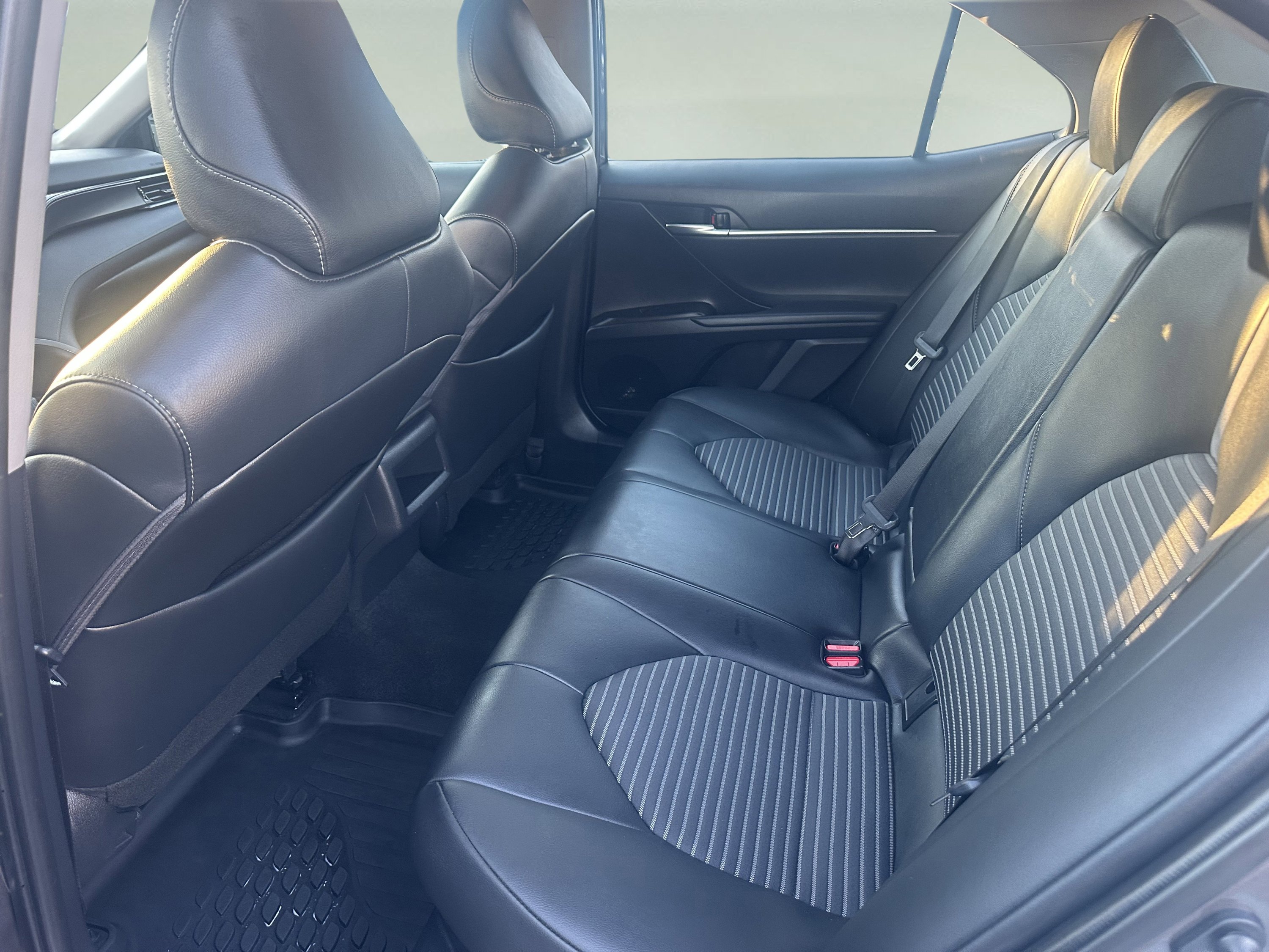 Used 2024 Toyota Camry SE image 10