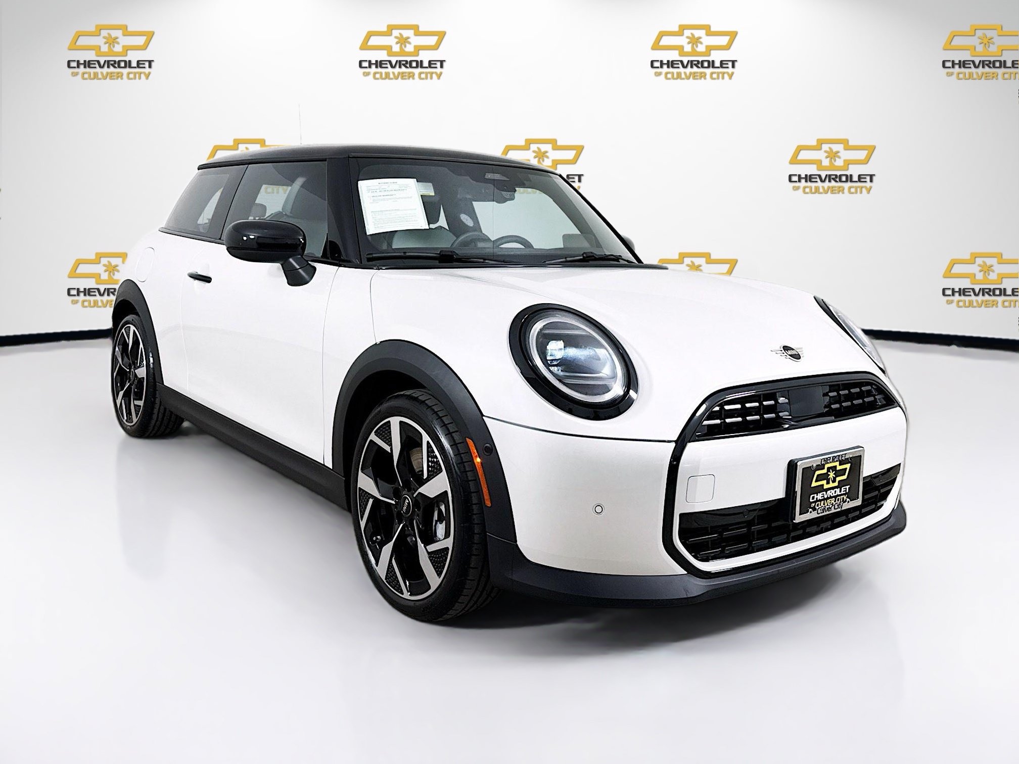 Used 2026 MINI Cooper 2-Door Hardtop FWD image 1