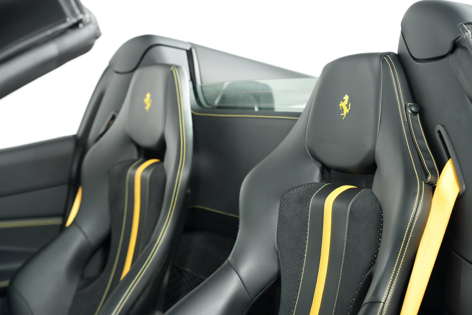 Used 2022 Ferrari F8 Spider RWD image 49