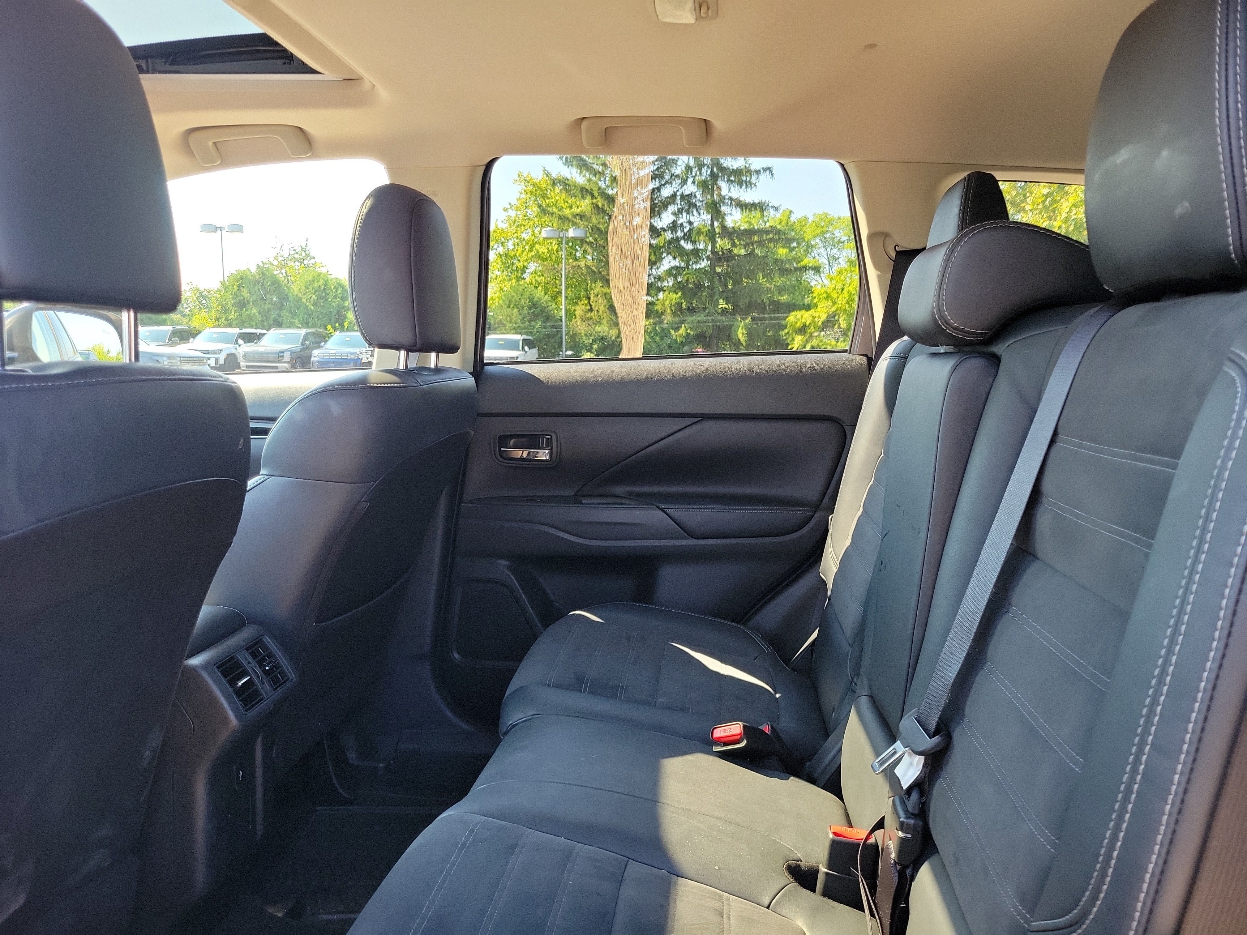 Used 2019 Mitsubishi Outlander LE AWD/4WD image 11