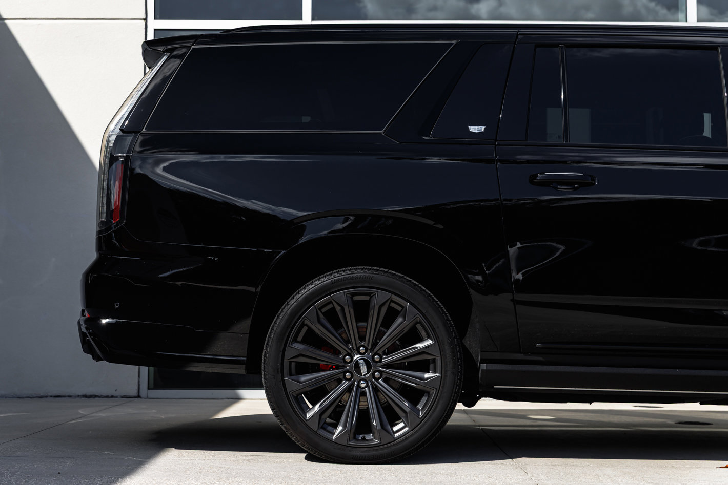 Used 2025 Cadillac Escalade ESV V image 6