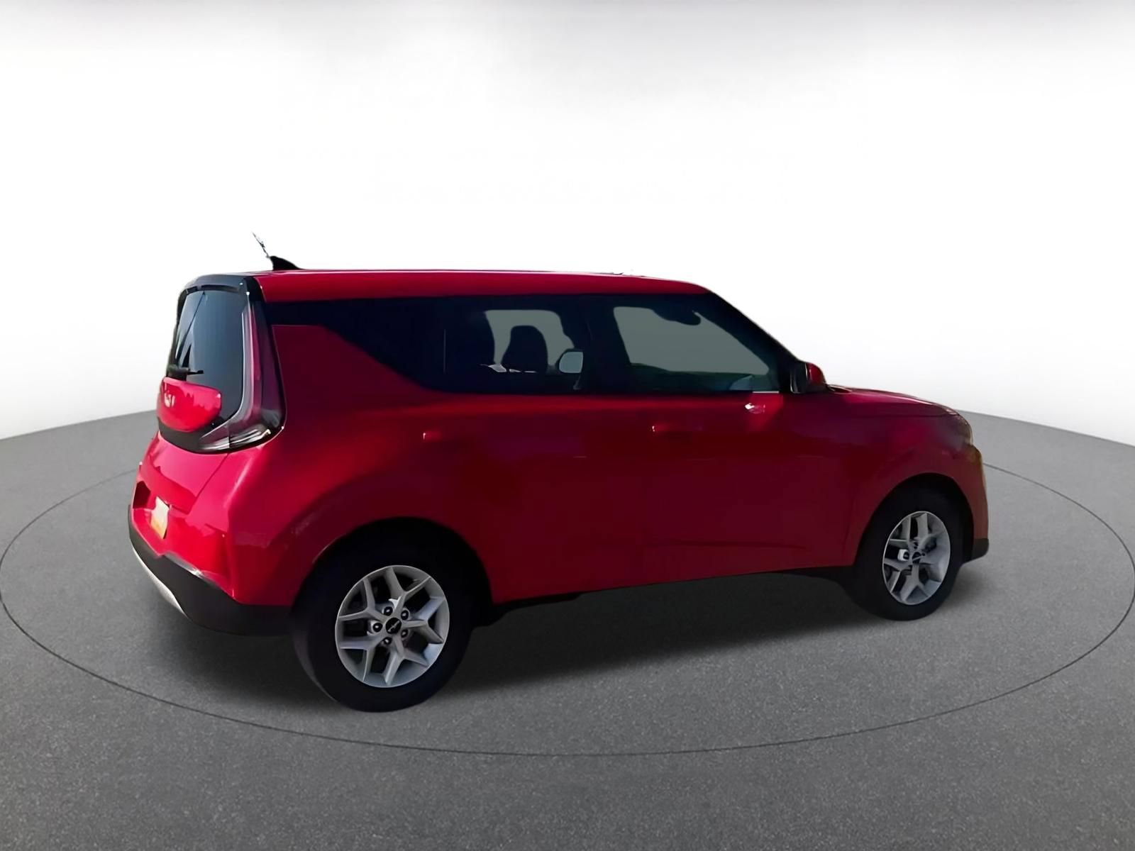 Used 2025 Kia Soul LX w/ LX Technology Package FWD image 14