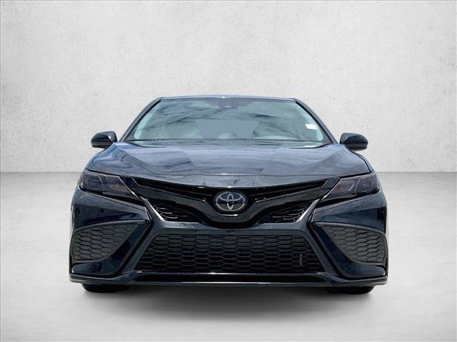 Used 2022 Toyota Camry SE FWD image 3