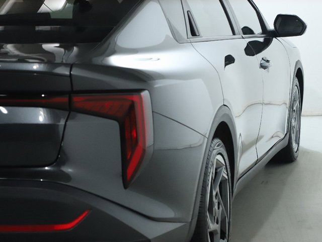 Used 2025 Kia K4 EX image 45
