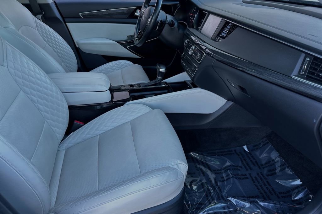 Used 2018 Kia Cadenza Limited w/ Paint Protection Package image 14