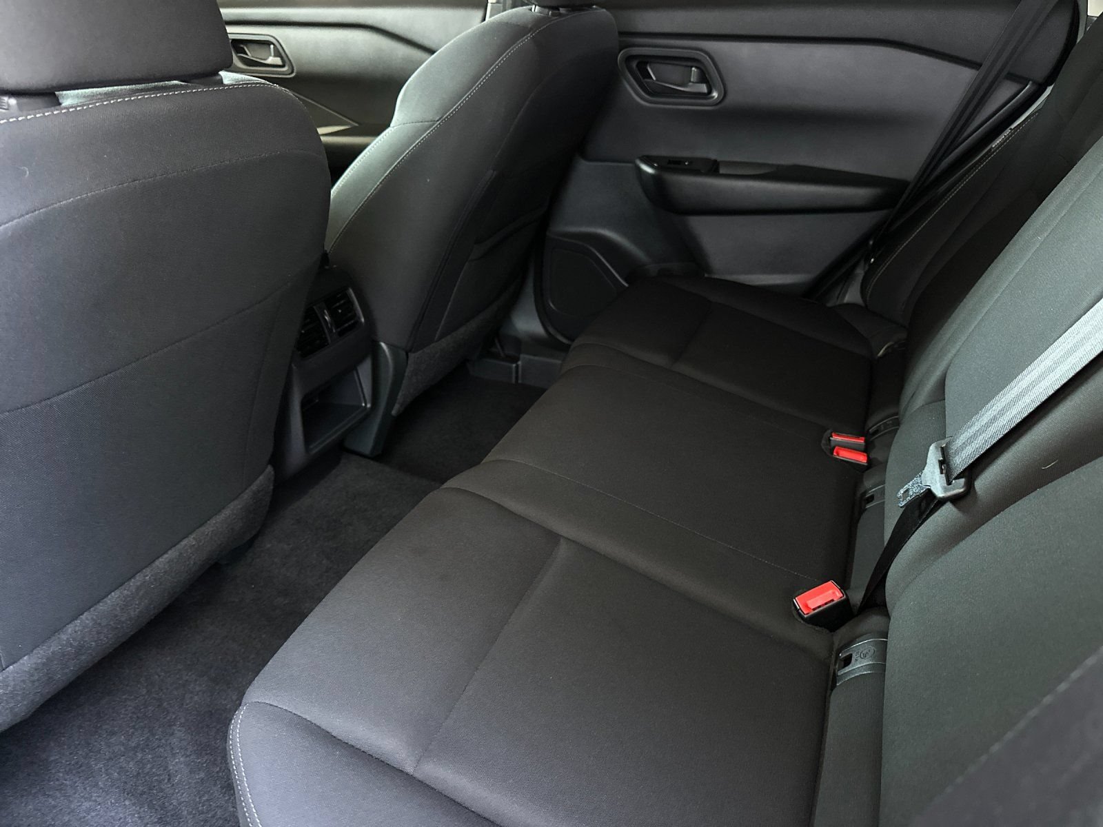 Used 2025 Nissan Rogue S FWD image 11