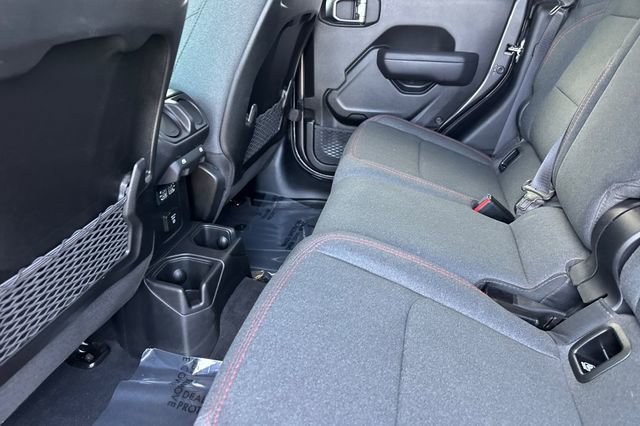 Used 2025 Jeep Gladiator Rubicon w/ Convenience Group image 14