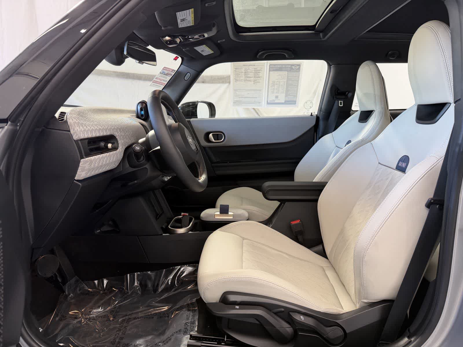 Used 2025 MINI Cooper 2-Door Hardtop FWD image 10