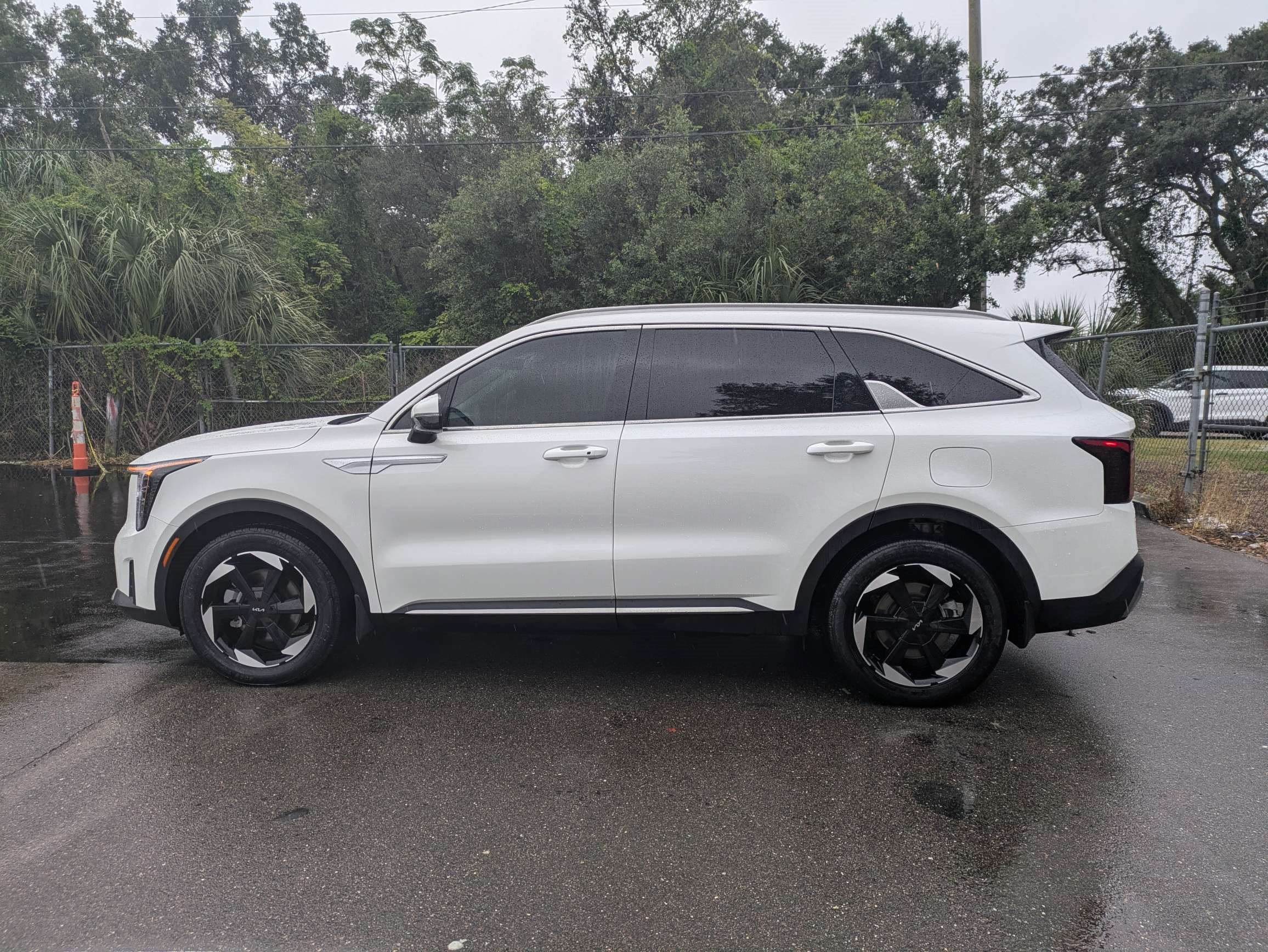 Used 2025 Kia Sorento EX w/ EX Panoramic Sunroof Package AWD/4WD image 6