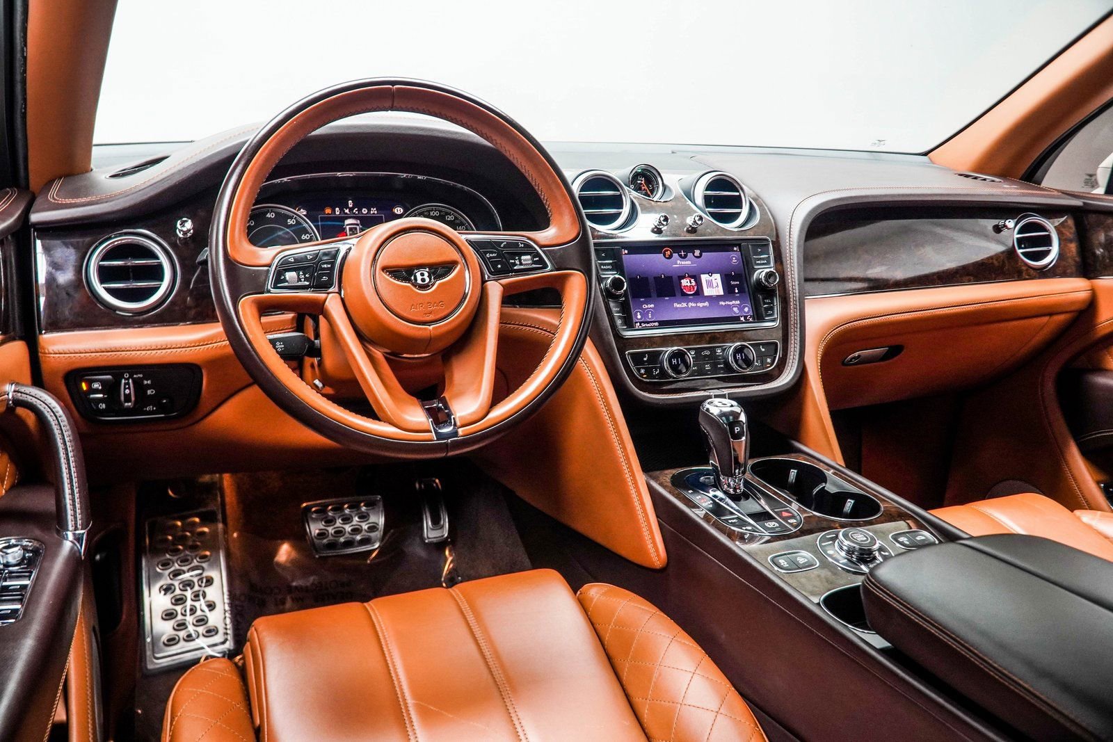 Used 2017 Bentley Bentayga image 18