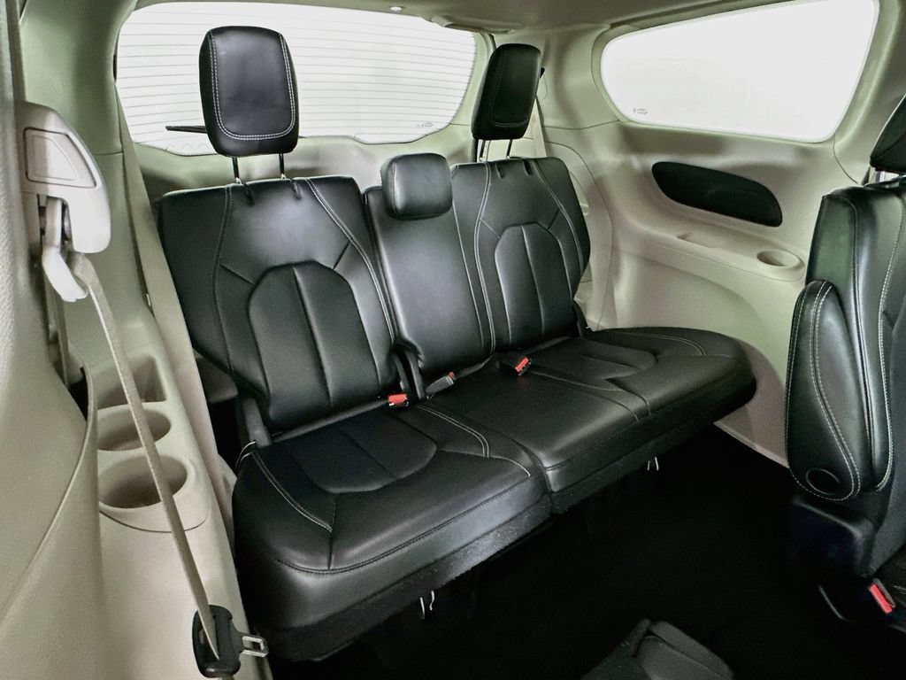 Certified 2023 Chrysler Pacifica Touring-L FWD image 37