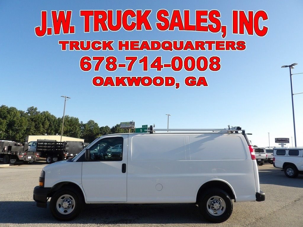 Used 2022 Chevrolet Express 2500 w/ Driver Convenience Package RWD image 2