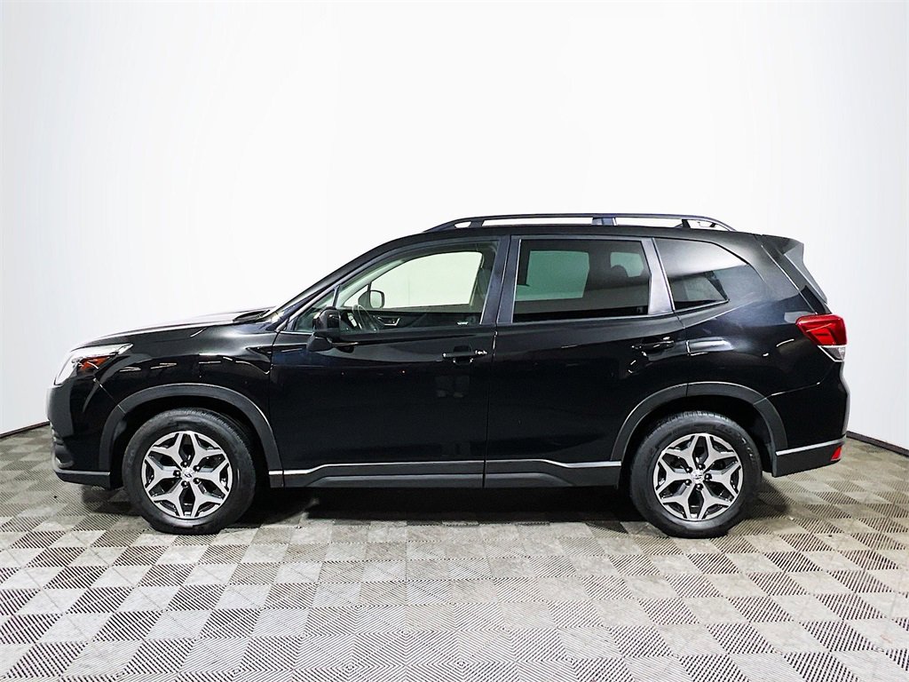 Used 2023 Subaru Forester Premium image 5