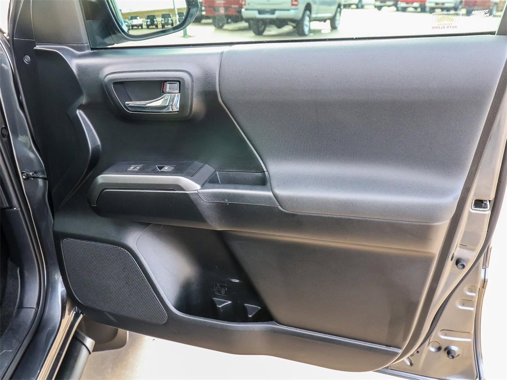 Used 2021 Toyota Tacoma TRD Off-Road image 20