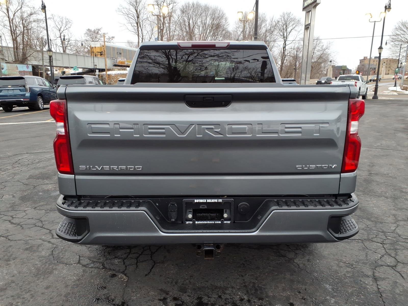 Used 2021 Chevrolet Silverado 1500 Custom image 4