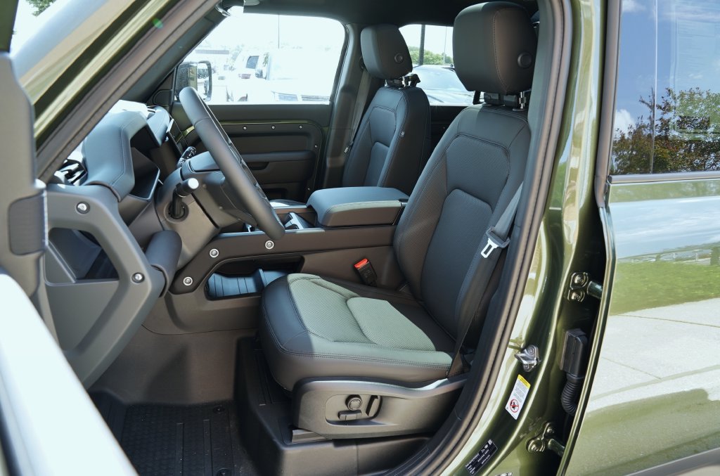 New 2026 Land Rover Defender 110 S AWD/4WD image 12