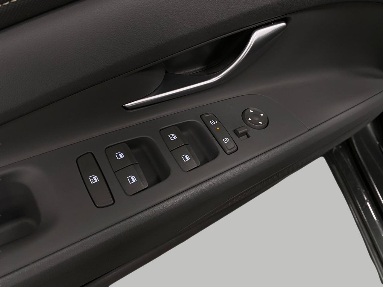 Certified 2025 Hyundai Elantra SEL image 32