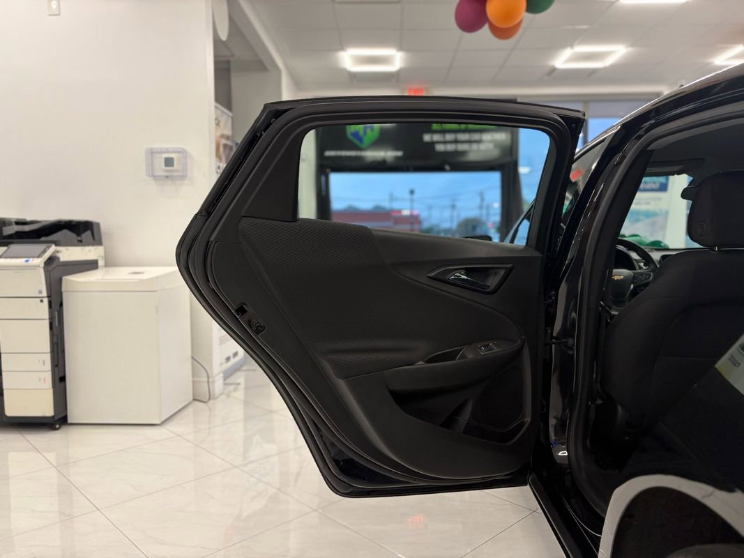 Used 2025 Chevrolet Malibu LT image 35