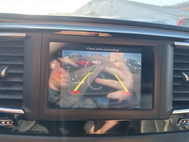 Used 2018 Chrysler Pacifica Touring-L image 21