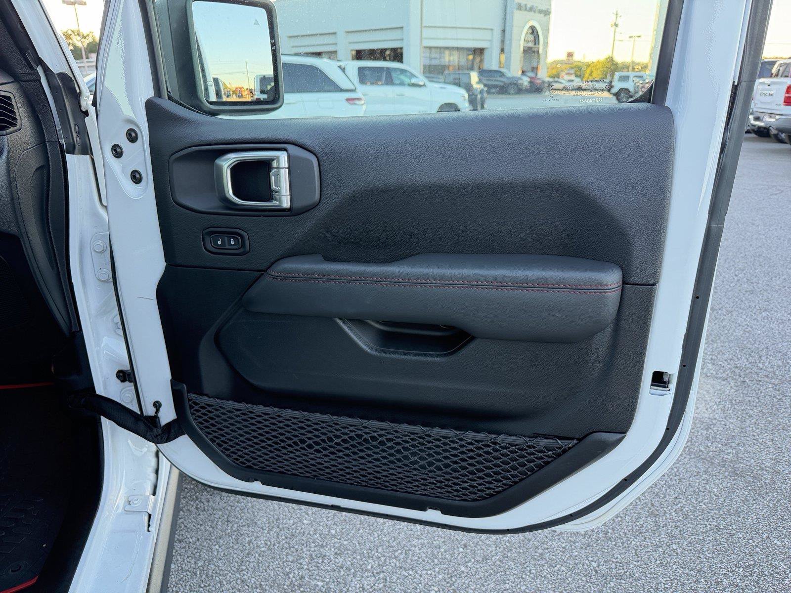 Used 2021 Jeep Wrangler Unlimited Rubicon AWD/4WD image 13
