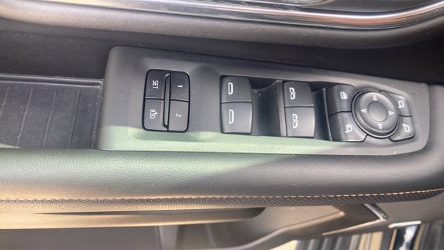 Used 2023 GMC Yukon AT4 w/ AT4 Premium Plus Package AWD/4WD image 10