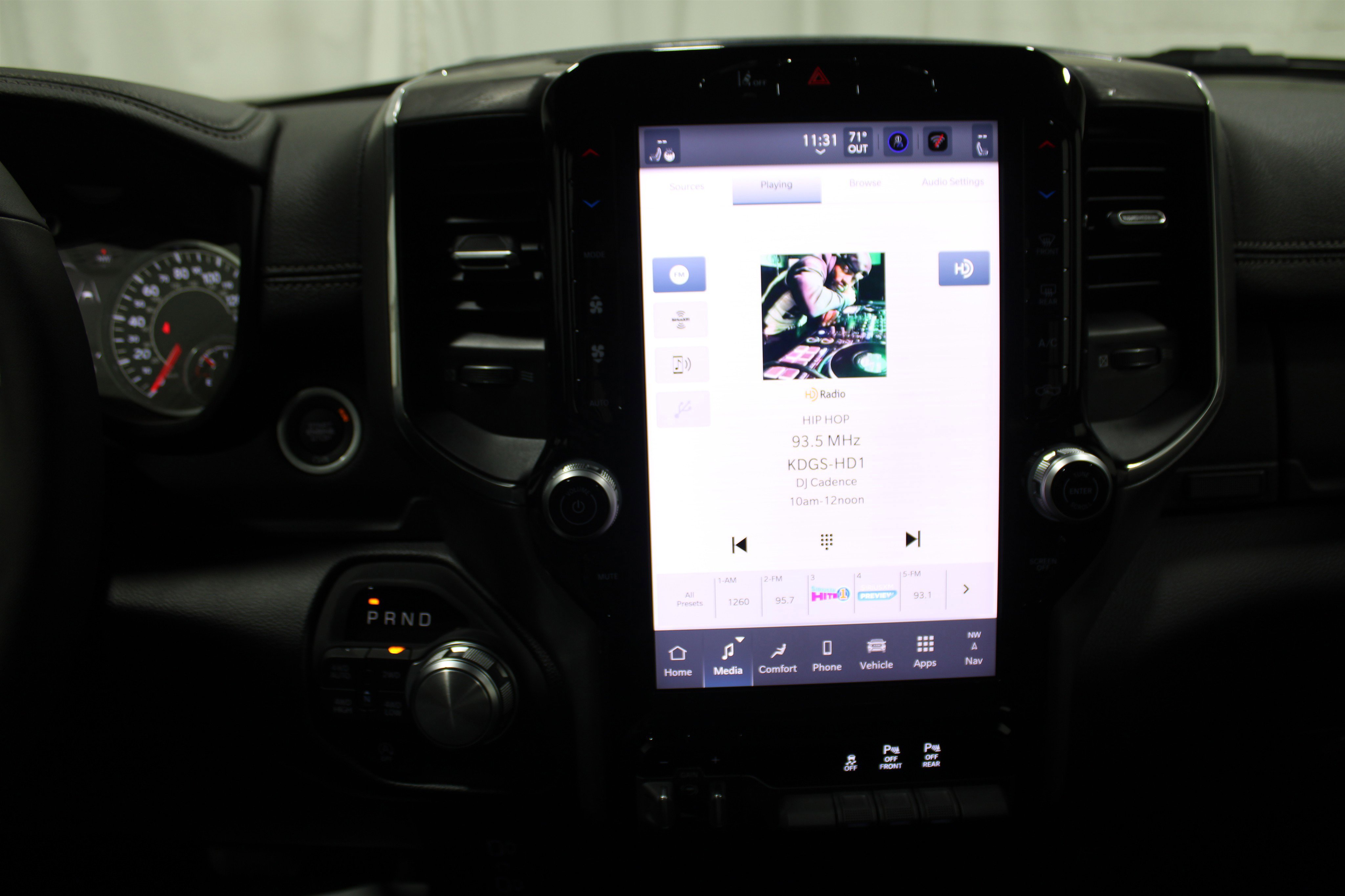 Used 2025 RAM 1500 Laramie image 14