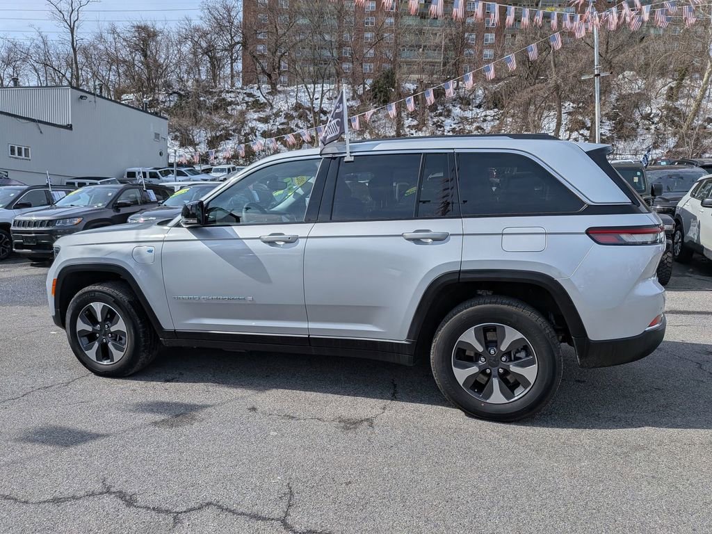 Used 2022 Jeep Grand Cherokee Limited 4xe image 10