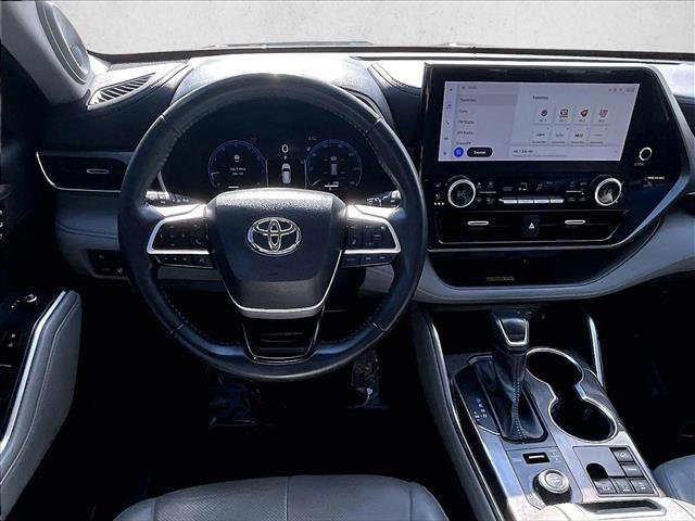 Used 2023 Toyota Highlander Limited image 5