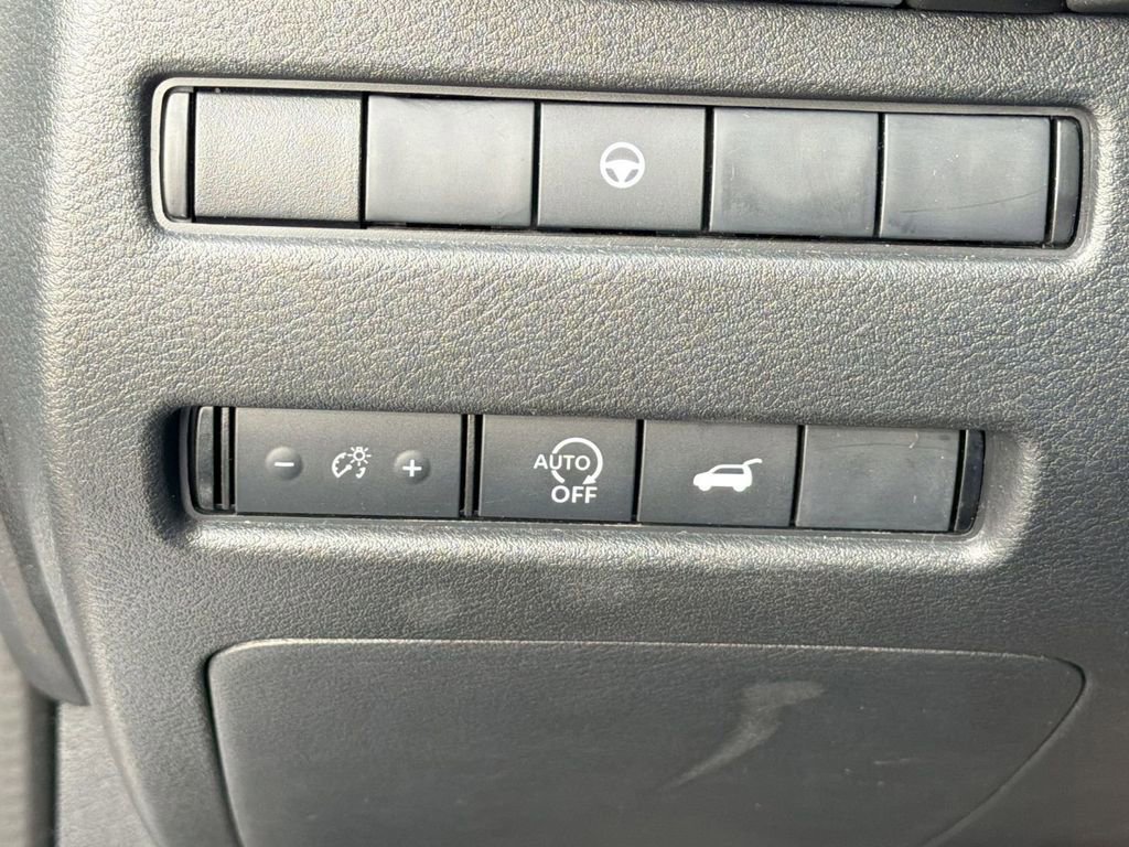 Used 2025 Nissan Rogue SV image 17