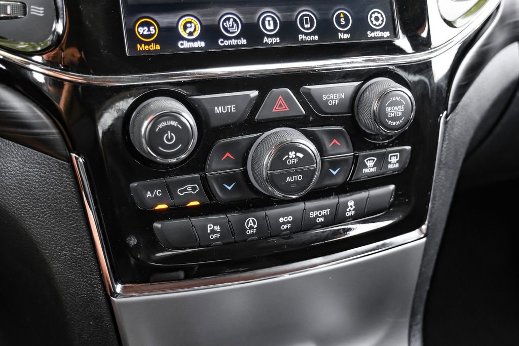 Used 2019 Jeep Grand Cherokee Altitude image 34