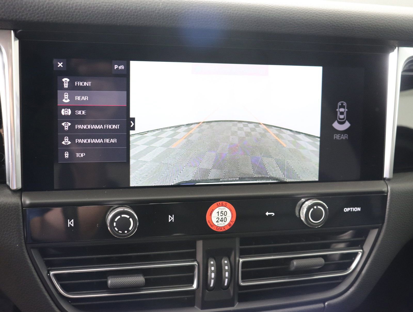 Certified 2025 Porsche Macan AWD/4WD image 30