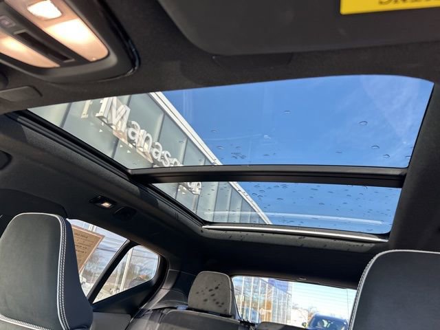 Certified 2025 Volvo XC40 B5 Plus image 25