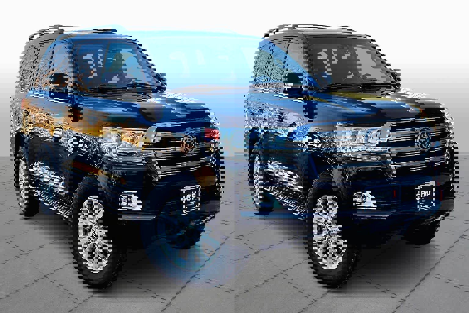 Certified 2017 Toyota Land Cruiser image 2