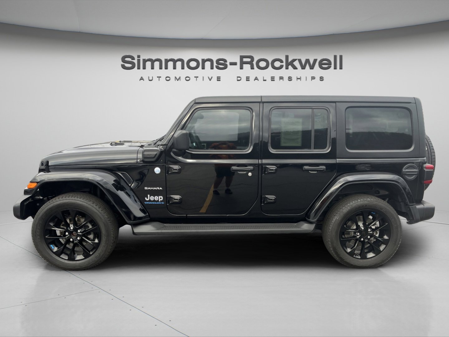 Used 2023 Jeep Wrangler Sahara w/ Cold Weather Group image 4