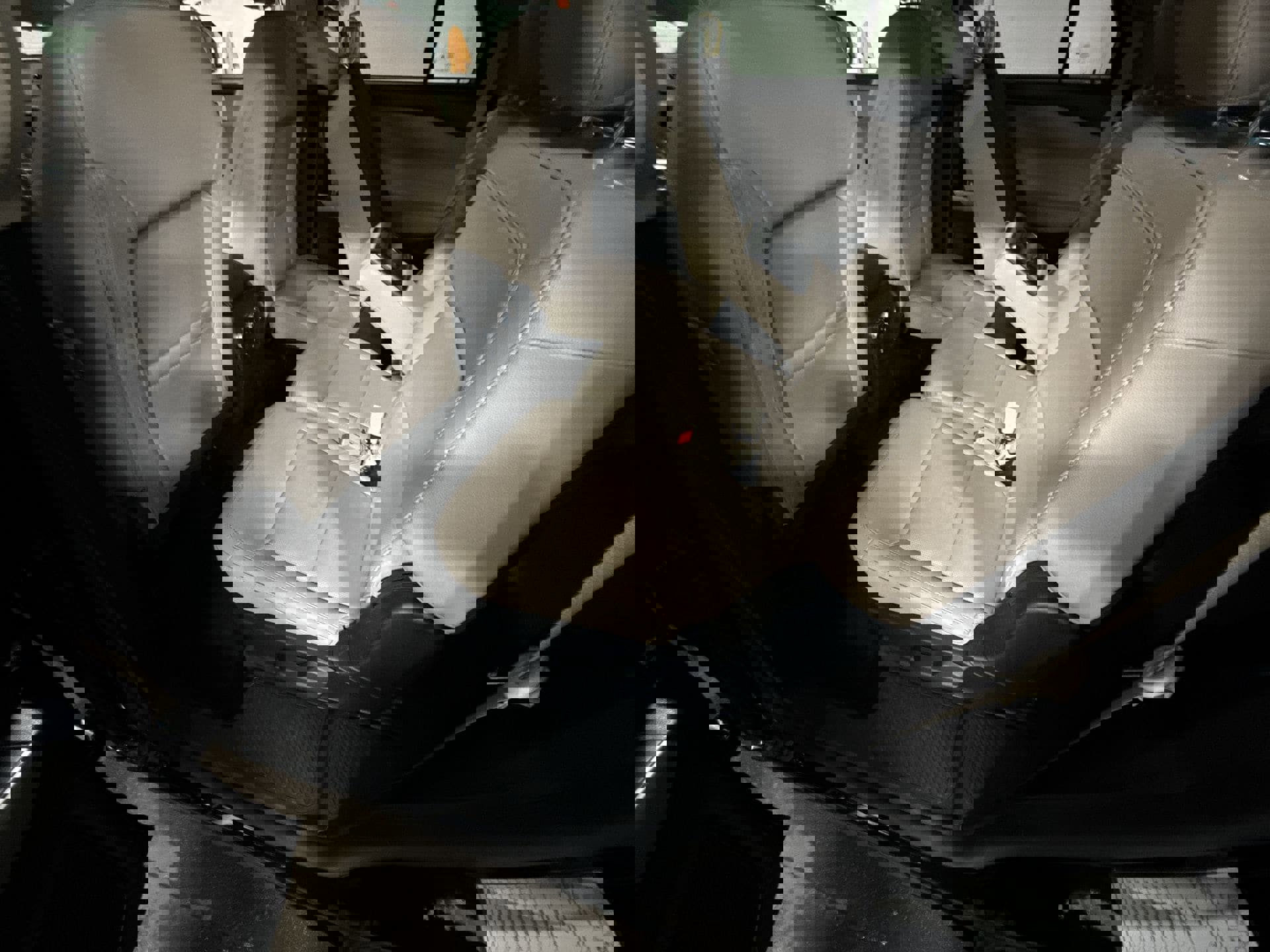 Used 2023 Ford Explorer Limited image 24