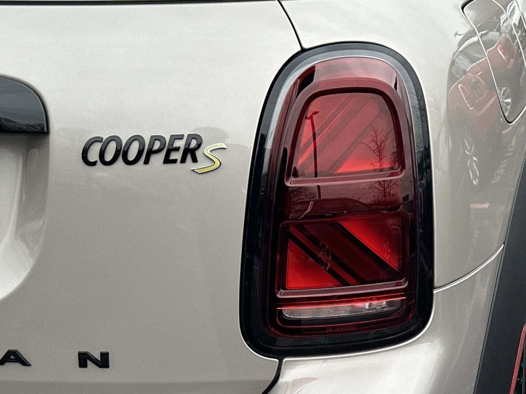 Used 2023 MINI Cooper Countryman SE w/ Storage Package image 9