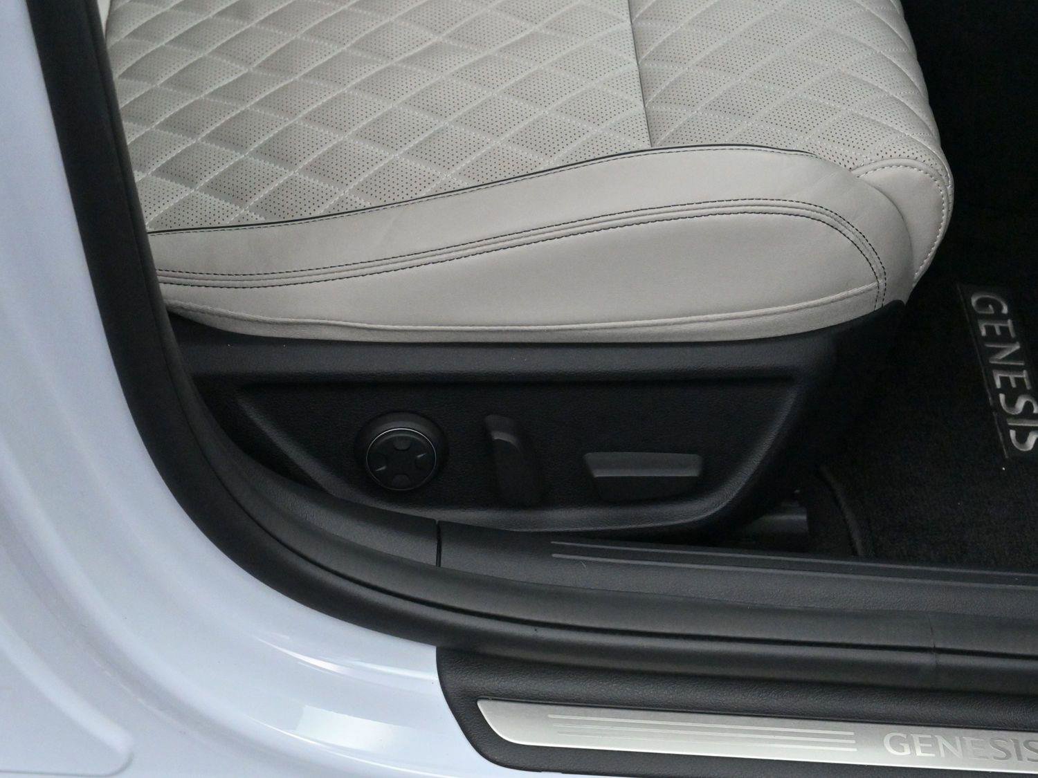 Used 2022 Genesis G70 3.3T w/ Sport Prestige Package image 33