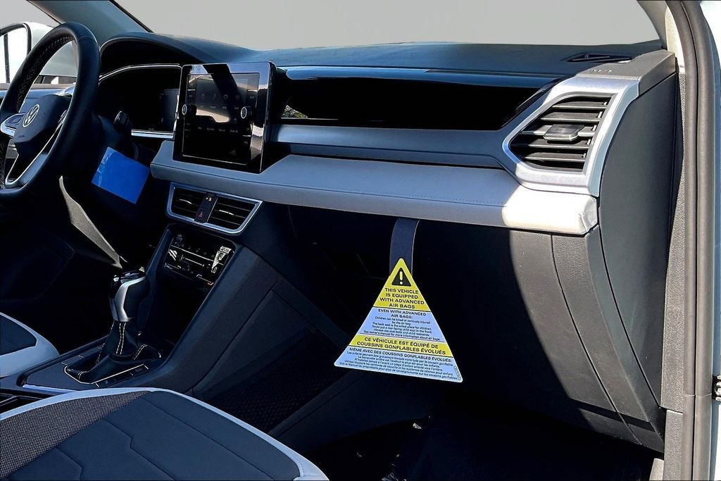 New 2026 Volkswagen Taos SE image 25
