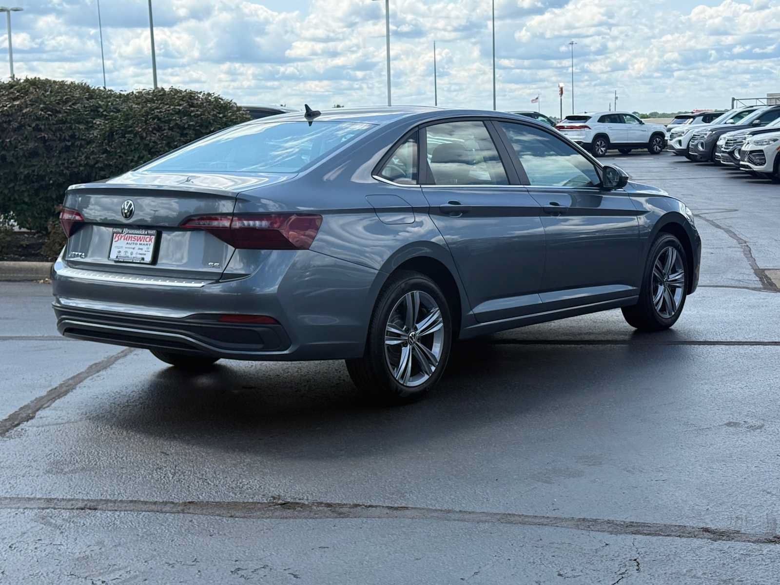 Certified 2023 Volkswagen Jetta SE w/ Panoramic Sunroof Package FWD image 4
