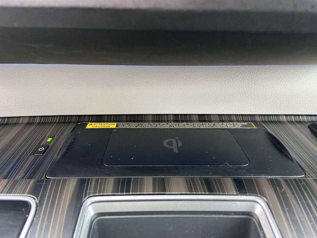 Used 2022 Toyota Sienna Limited image 24