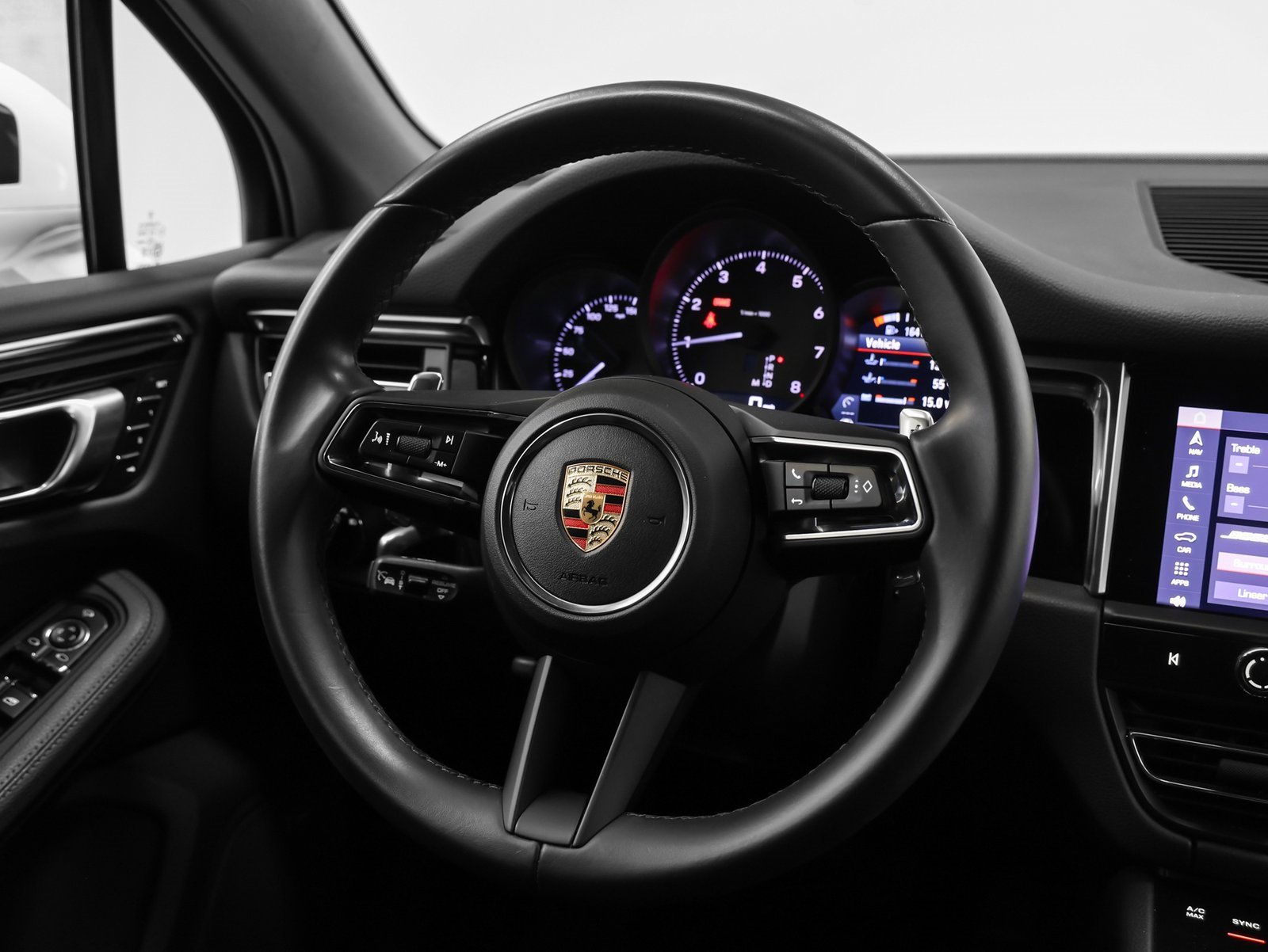 Used 2024 Porsche Macan image 28