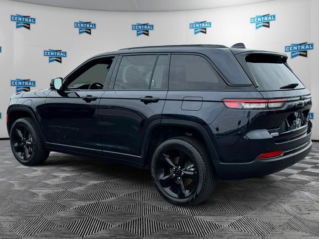 Certified 2024 Jeep Grand Cherokee Limited w/ Black Appearance Package image 3