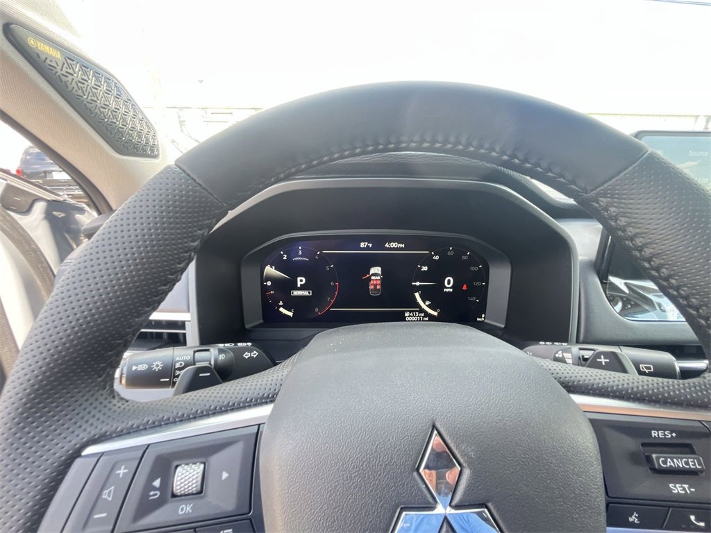 New 2025 Mitsubishi Outlander SE image 15