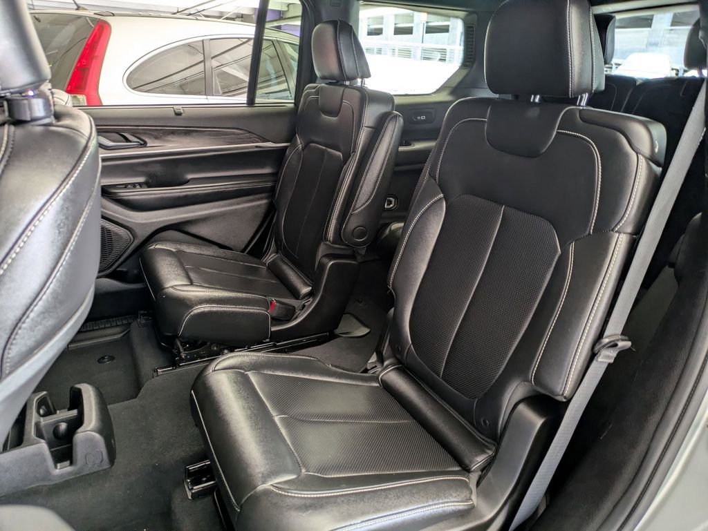 Used 2024 Jeep Grand Cherokee L Limited w/ Luxury Tech Group II image 24