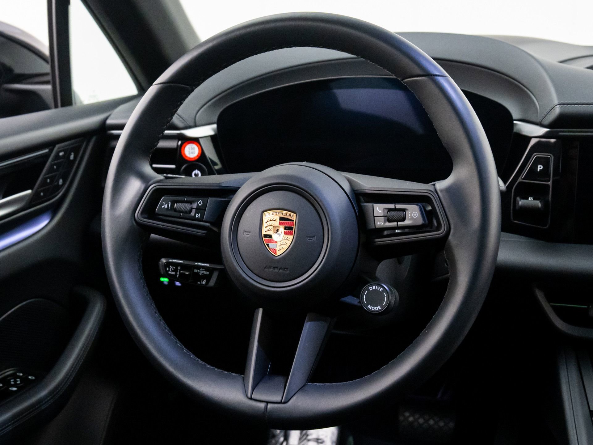 Certified 2025 Porsche Macan 4 Electric AWD/4WD image 12