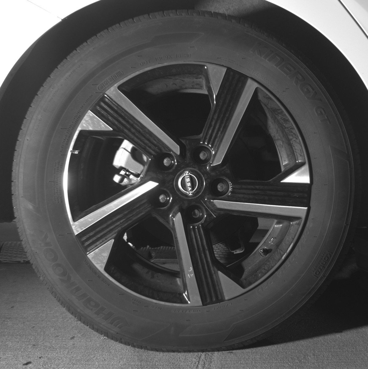 Used 2025 Nissan Sentra SV FWD image 15