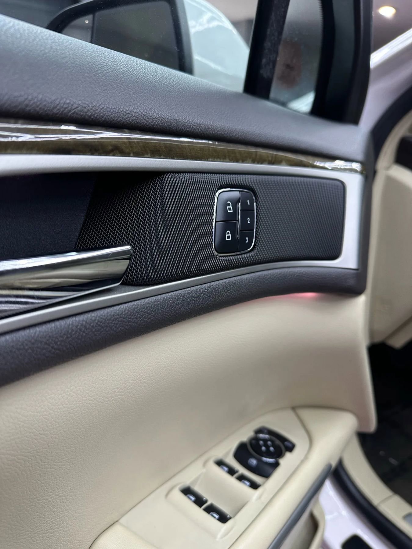 Used 2014 Lincoln MKZ w/ Equipment Group 101A Select image 10