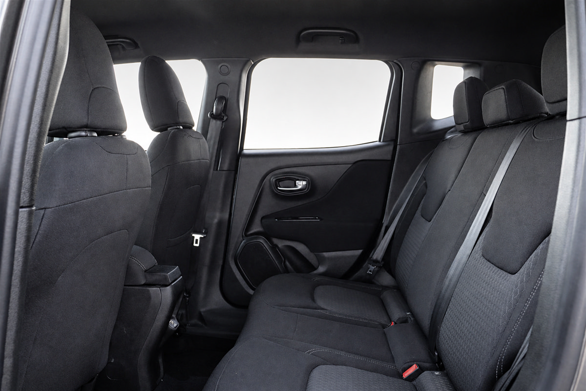 Used 2021 Jeep Renegade Latitude AWD/4WD image 17